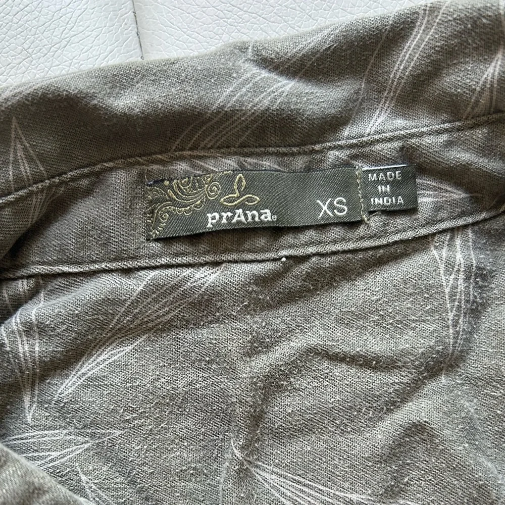 PrAna Fremont Woven Top in Rye Green Leaves - Picture 3 of 4